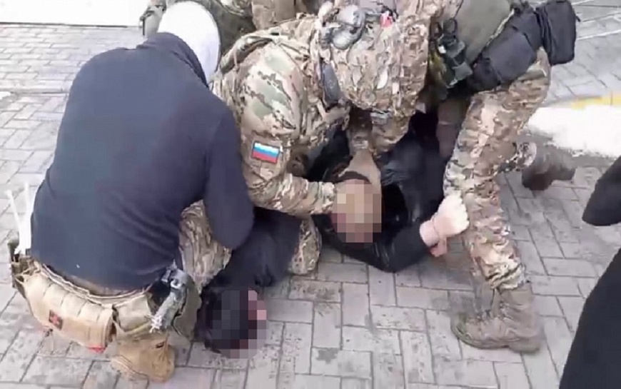 Двое рязанцев "расстреливали" должника из пневматики, их задержал СОБР