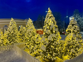 В Рязани Торговый городок украсили в советском сказочном стиле