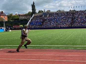 В Рязани День ВДВ отметили показательными выступлениями десантников и прыжками с парашютом