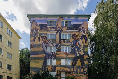 В Рязани у ВДНХ появился новый мурал с названием «Косцы» 