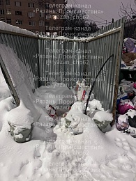 Рязанцы пожаловались на засыпаемые снегом горы мусора