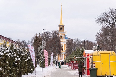 Митрополит Марк сделал атмосферные фото Новогодней столицы