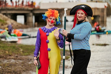 Русские красавицы и розовые фламинго: фото сап-фестиваля "Рязанское море"