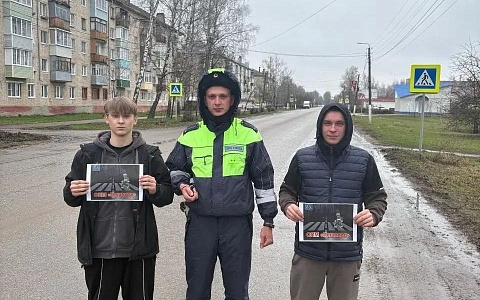 Госавтоинспекция Рязанской области раздавала памятки по ПДД пешеходам 