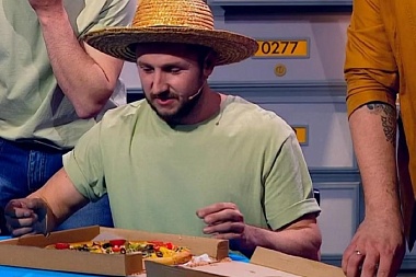 Братья Гринины из Спасска съели червей и опарышей для победы в шоу