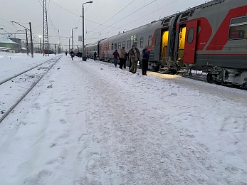 На рязанских железнодорожных вокзалах идёт уборка снега