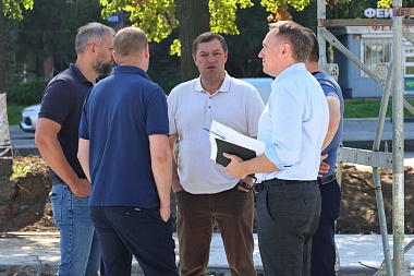 Мэр Рязани Артемов проверил ход ремонта теплотрассы на Первомайском проспекте