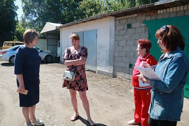 Мэр Елена Сорокина обсудила с жителями посёлков Качево и Мордасово ремонт дороги 