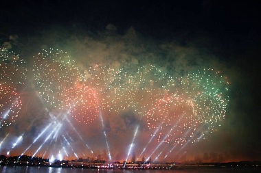 Во взрослую жизнь: фоторепортаж с праздника выпускников «Алые паруса»