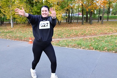 Сто школьных учителей устроили забег в парке Рязани