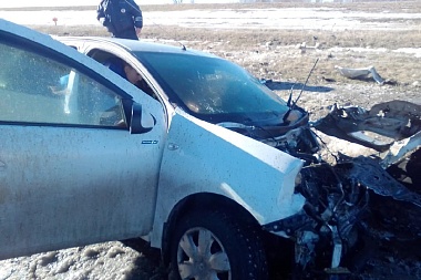 Женщине зажало ноги в салоне Renault в результате ДТП с фурой в Рязанской области 