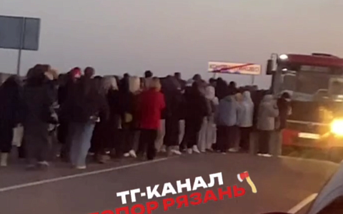 Рязанцев поразили огромные очереди в автобусы из Константинова Рязанцев поразили огромные очереди в автобусы из Константинова