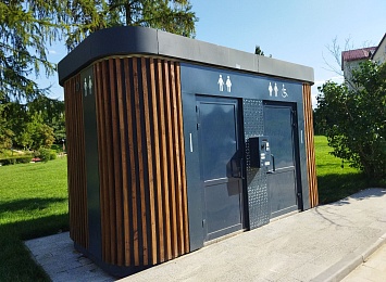 На обновлённом Лыбедском бульваре сломали антивандальные туалеты