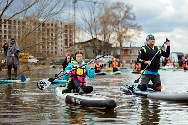 Русские красавицы и розовые фламинго: фото сап-фестиваля "Рязанское море"