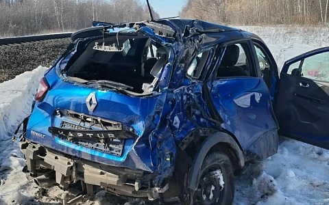 Опубликованы фото с места ДТП с пострадавшим в Ухоловском районе