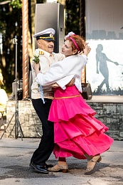 В Рязани в Лесопарке танцуют за активное долголетие - 62ИНФО В Рязани в Лесопарке танцуют за активное долголетие