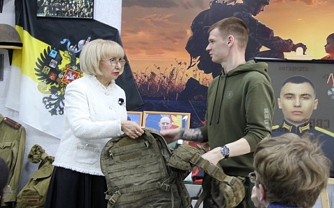 Татьяна Панфилова передала в зал-музей "Память" трофеи с фронта