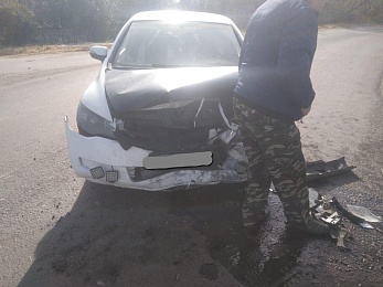 В Сараях лоб в лоб столкнулись иномарка и легковушка