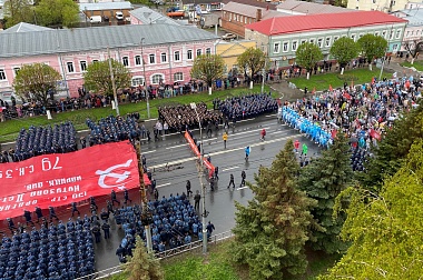 В Рязани более 20 тысяч горожан прошли в строю «Бессмертного полка» - 62ИНФО В Рязани более 20 тысяч горожан прошли в строю «Бессмертного полка»