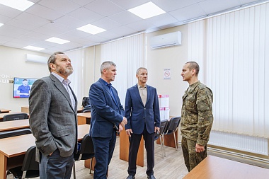 Депутаты Рязанской областной Думы посетили пункт отбора на военную службу по контракту