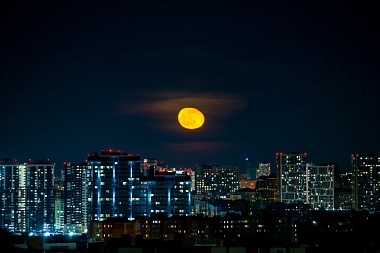 Над Рязанью засняли «сплющенную» Луну 