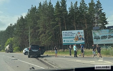 На перекрестке под Рязанью столкнулись два автомобиля