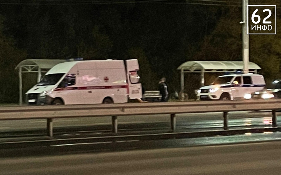 На остановке возле ТРЦ «Премьер» в Рязани умер человек  - 62ИНФО