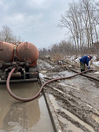 В Рязани на улице Связи затопило участок дороги из-за потепления