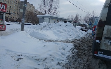 Рязанка пожаловалась на заваленные снегом тротуары в Недостоеве
