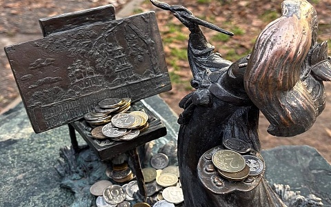 Рязанского гриба-художника завалили мелочью