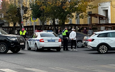 Скромное ДТП остановило движение у Театральной Рязани