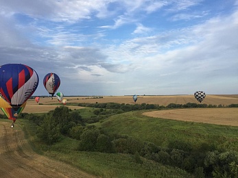 Фоторепортаж: пилоты «Неба России» пролетели на воздушных шарах над Рязанской областью - 62ИНФО Фоторепортаж: пилоты «Неба России» пролетели на воздушных шарах над Рязанской областью