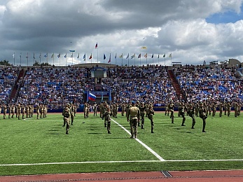 В Рязани День ВДВ отметили показательными выступлениями десантников и прыжками с парашютом