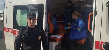 Рязанские полицейские помогли водителю, которому стало плохо за рулём 