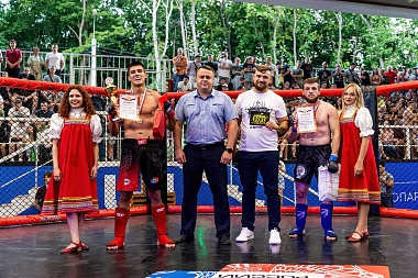 В рязанском Лесопарке прошёл турнир ММА «Битва за Рязань»