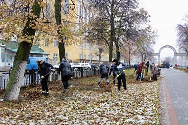 В Рязани собрали 10 тонн листвы на месячнике по уборке города