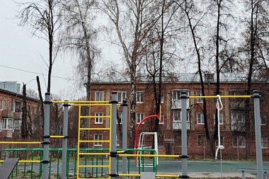 В Рязани строят новую спортивную площадку у школы №22