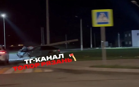 В Рязани в ночь на 25 апреля машина на Северной окружной снесла столб