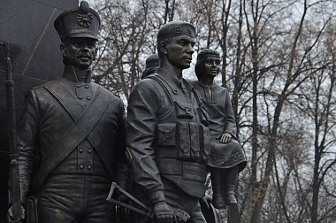 В Рязани открыли памятник погибшим росгвардейцам и их предшественникам - 62ИНФО В Рязани открыли памятник погибшим росгвардейцам и их предшественникам