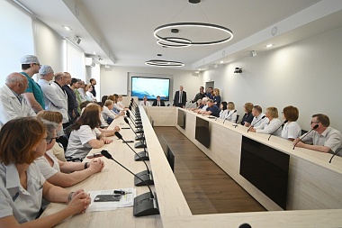 Глава рязанского минздрава Александр Пшенников представил нового главврача ОКБ