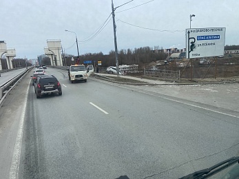 С моста на рязанской Северной окружной вылетела машина