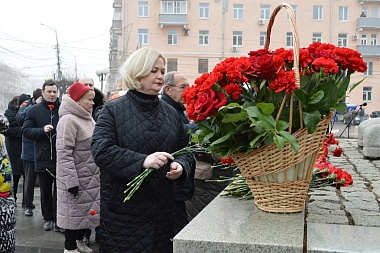 На площади Победы в Рязани почтили героев Сталинграда