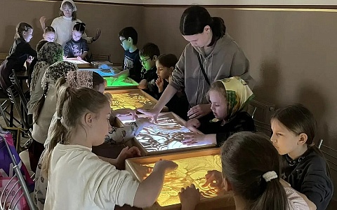 В храме Любови Рязанской провели мастер-класс по рисованию на песке