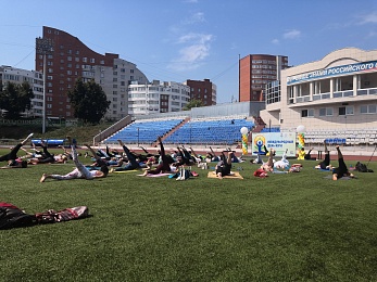 Рязанцы отметили Международный день йоги с доктором Савитой Хариш из Индии - 62ИНФО Рязанцы отметили Международный день йоги с доктором Савитой Хариш из Индии