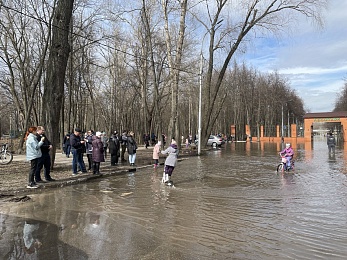 Фоторепортаж: рязанцы покоряют затопленный Лесопарк на лодках и сап-бордах - 62ИНФО Фоторепортаж: рязанцы покоряют затопленный Лесопарк на лодках и сап-бордах