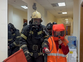 Вспыхнула сцена: в Рязани 56 человек тушили условный пожар в театре драмы