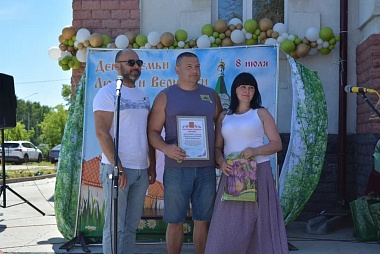 Депутат областной Думы Андрей Глазунов вручил награды рязанским семьям