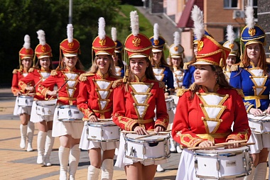 Рязанский цирк представил спектакль "Парад Великой Победы"