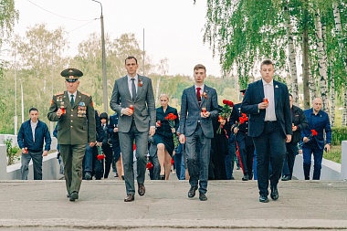 На Скорбященском мемориале Рязани зажгли «Свечи памяти» в час начала Великой Отечественной
