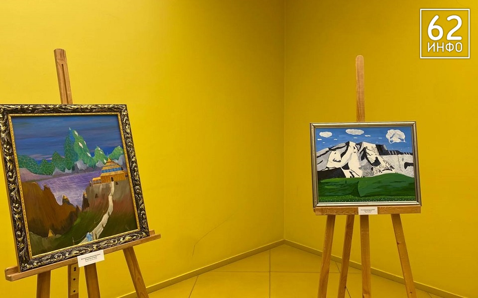 Держит кисть в зубах: в Рязани представили выставку "Творчество без рук" - 62ИНФО Держит кисть в зубах: в Рязани представили выставку "Творчество без рук" - 62ИНФО